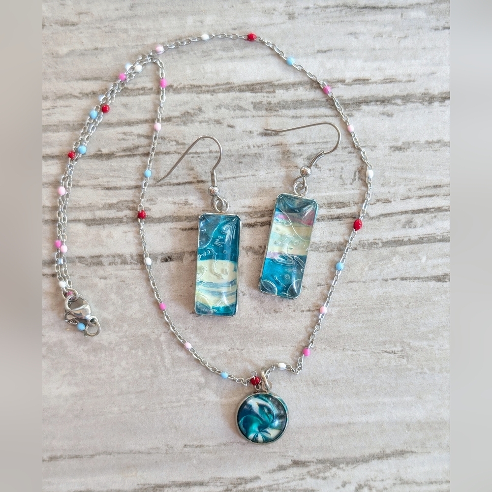 Dainty silver and green fluid art pendant necklace With Matching Earrings